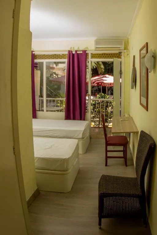 Hostal Alce プラヤ・デ・パルマ